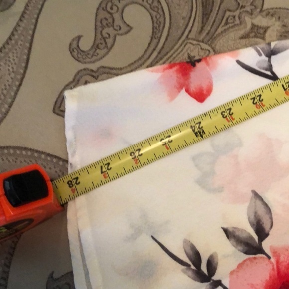 FLORAL RUFFLE COLD SHOULDER BLOUSE - Picture 5 of 6